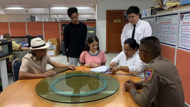 "น้องครีม" เน็ตไอดอล แจ้งความ ปคบ. โวยถูกคลินิกฯชื่อดังใช้สารต้องห้ามผสมเครื่องสำอางจนหน้าพัง!