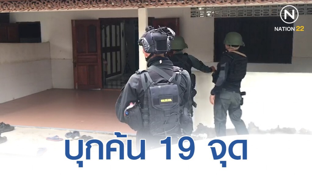 ทหารคุม 6 ผู้ต้องสงสัยคนร้ายถล่มป้อม ชรบ. ทหารคุม 6 ผู้ต้องสงสัยคนร้ายถล่มป้อม ชรบ.