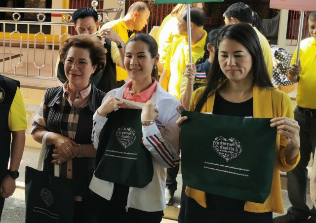 3 สาวส.ส.ราชบุรี รอรับ"บิ๊กตู่"
