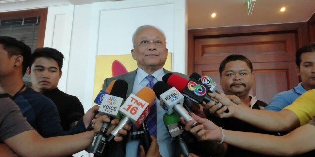 "สุเทพ" แนะคนกลางนั่ง ปธ.กมธ.แก้ รธน.60 ไม่ขอตอบ "มาร์ค" เหมาะสมหรือไม่