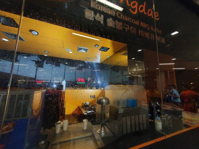 ไฟไหม้ฝ้าเพดานร้านปิ้งย่างเกาหลี ห้างดังฯ เสียหายเล็กน้อย