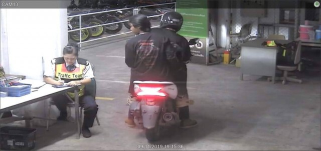สังคมอันตราย! เดินเล่นอยู่ดีๆ ถูกวัยรุ่นต่อยหน้า