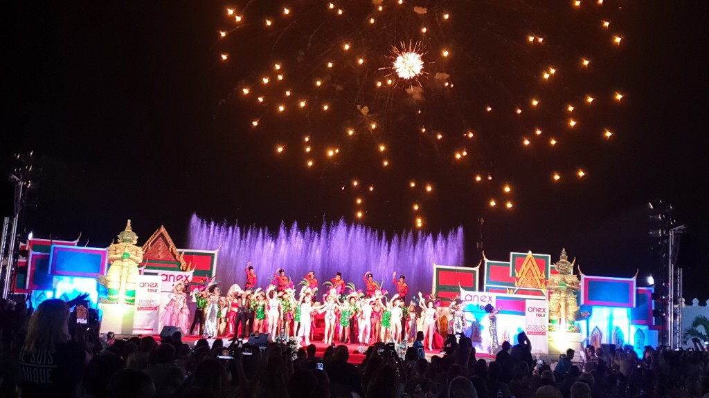 สวนนงนุช จัดเต็มนำนักท่องเที่ยวรัสเซียกว่า 4 พันคนลอยกระทงสืบสานประเพณีไทย