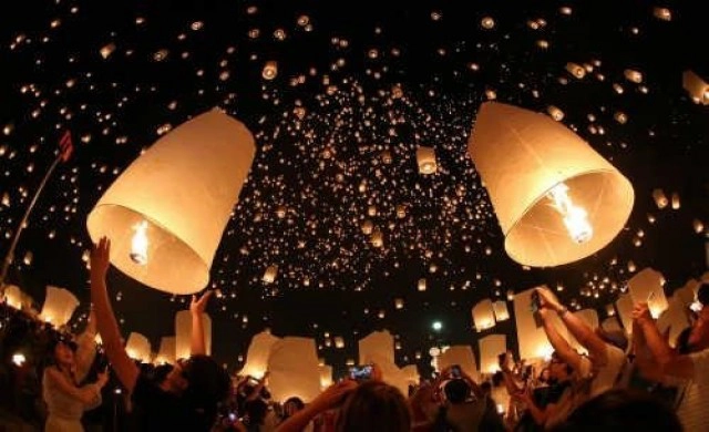 ว่ากันว่าจุดเริ่มต้น "โคมลอย" แต่เดิมล้านนาใช้ควันไม่ใช้ไฟ