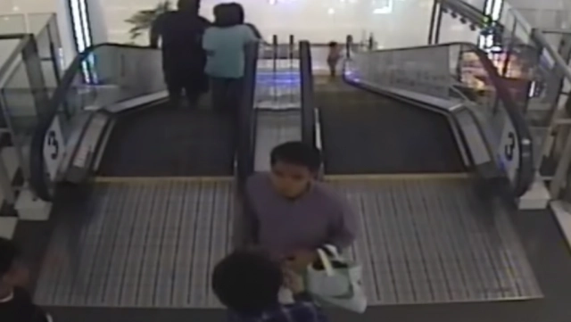 หนุ่มเดินห้าง โดนเด็กช่างเช็คสถาบัน ก่อนตะบันหน้า!