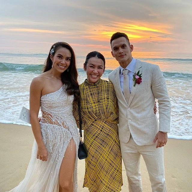 เผยภาพเจ้าบ่าวเจ้าสาวป้ายเเดง "เทย่า-มิก้า"  ณ ริมทะเลเเละหาดทราย