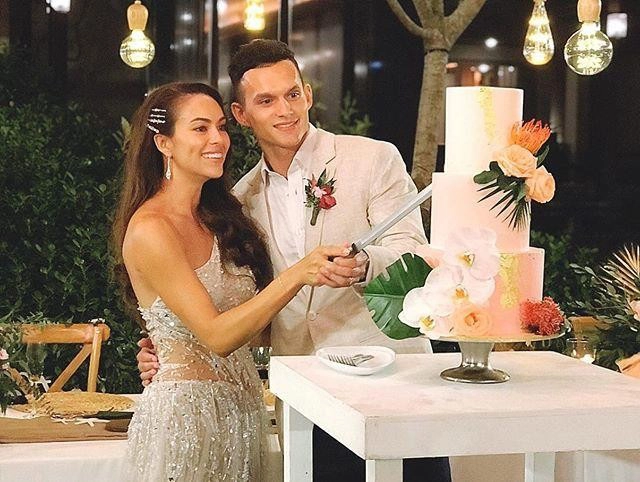 เผยภาพเจ้าบ่าวเจ้าสาวป้ายเเดง "เทย่า-มิก้า"  ณ ริมทะเลเเละหาดทราย