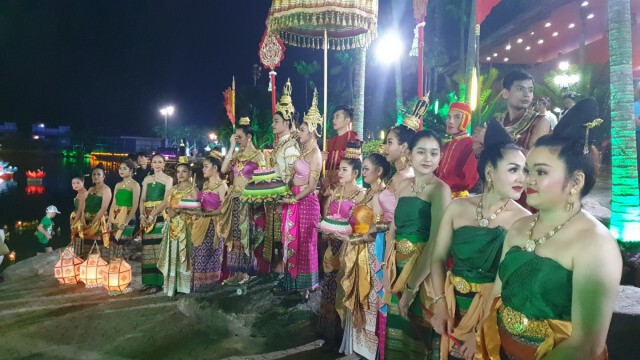 สวนนงนุช จัดเต็มนำนักท่องเที่ยวรัสเซียกว่า 4 พันคนลอยกระทงสืบสานประเพณีไทย