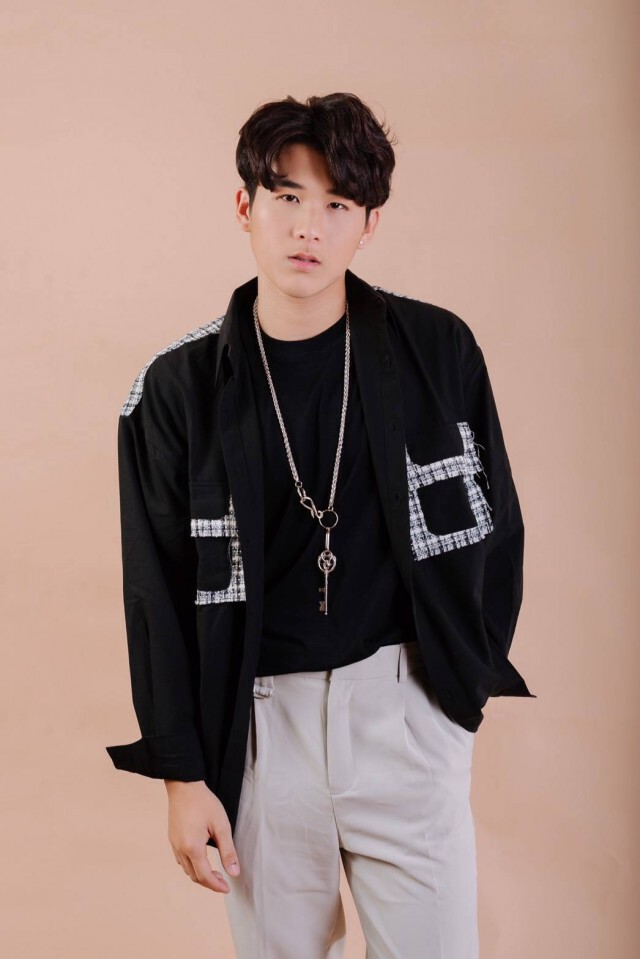 5 หนุ่ม บอยเเบนด์ AXIS ซิงเกิลใหม่ "เเค่นี้ ...ก็พอ (with you)"