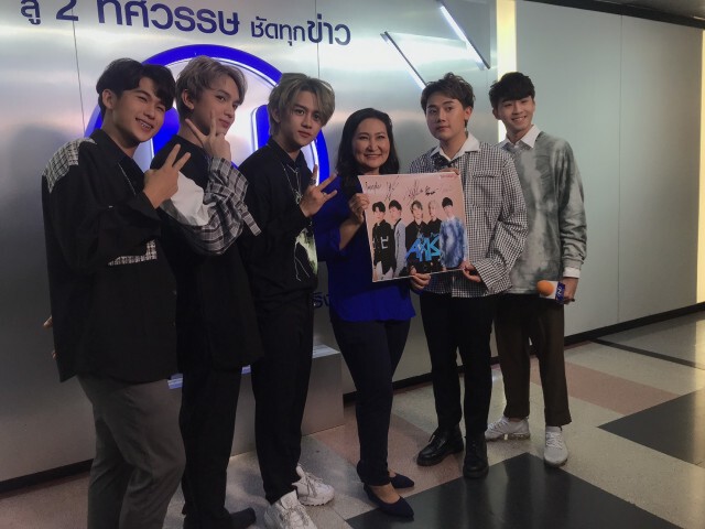 5 หนุ่ม บอยเเบนด์ AXIS ซิงเกิลใหม่ "เเค่นี้ ...ก็พอ (with you)"