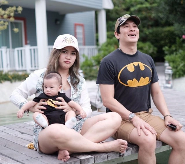 "ชาคริต" ซึ้งใจ หลังภรรยาเผยความในใจในวันครบรอบแต่งงาน