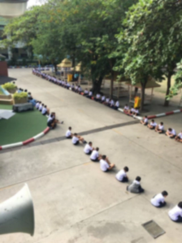 สระบุรีวิทยาคม ออกแถลงการณ์ แจงภาพหลุดให้เด็กนั่งรอกราบ ผอ.คนใหม่