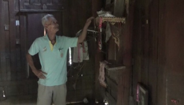 ที่สุดแห่งหัวขโมย ย่องลักบันไดขึ้นลงบ้านพร้อมสายไฟเกลี้ยงหลัง