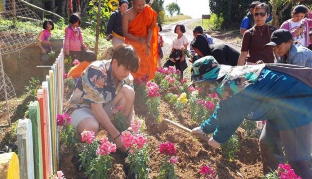 "ณเดชน์"ร่วมพัฒนาปรับปรุงตลาดนัดเด็กดอยปีที่หก