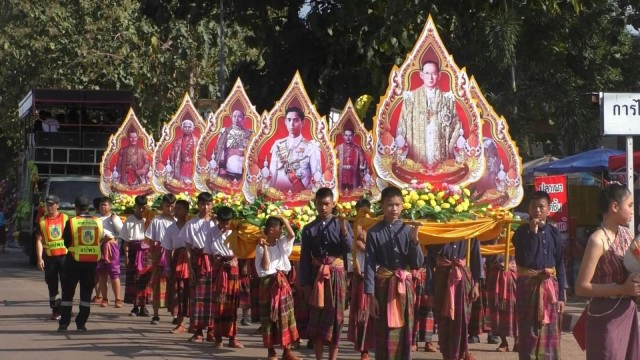 เทศกาลปลาลุ่มน้ำสงคราม ขบวนแห่หุ่นปลายักษ์ เสมือนจริงใหญ่สุดในประเทศไทย