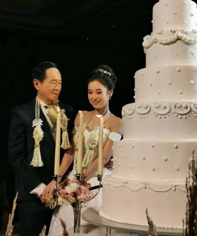 เจ้าสัวเขาช่องหอบสินสอด 20 ล้าน เเต่งสาวห่างกัน 50 ปี