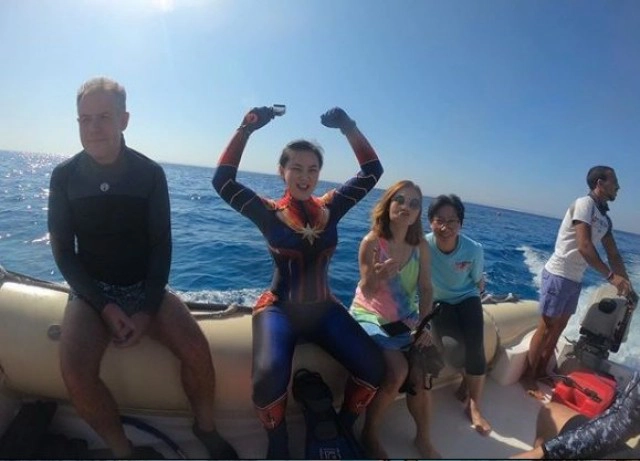 บุ๋ม ปนัดดา จัดเต็มชุดว่ายน้ำสุดสวยอวดหุ่นแซ่บท้าแดด