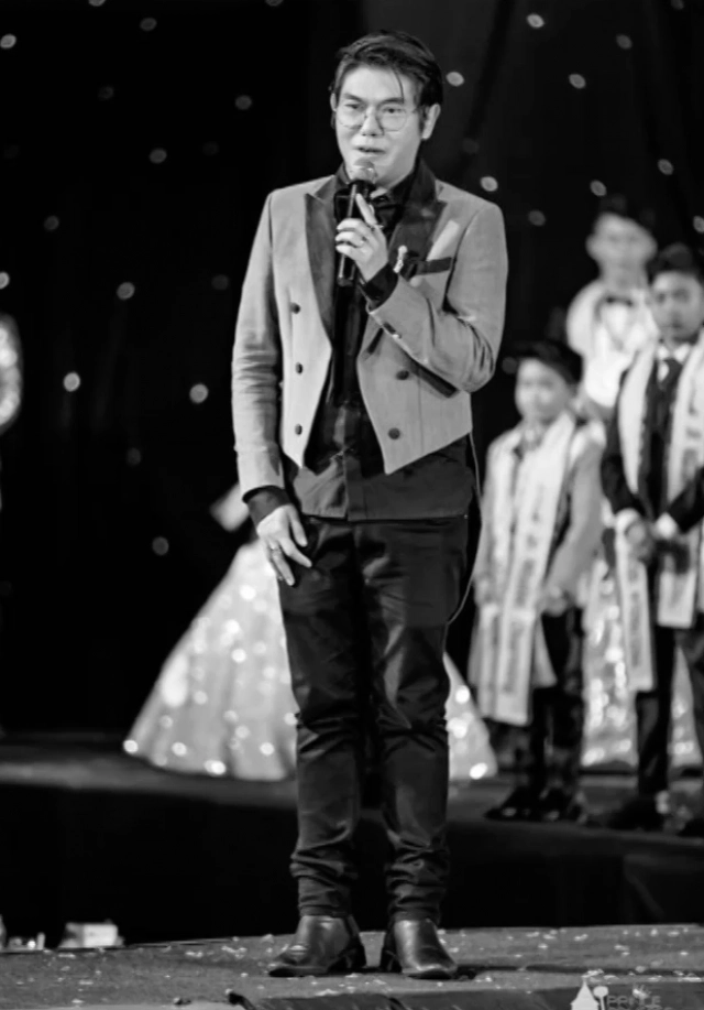 ลูกศิษย์เกือบทั่วไทยร่วมอาลัย "ครูกวาง อนุรัฐ" รมควันดับในรถหรู พบประวัติป่วยซึมเศร้า