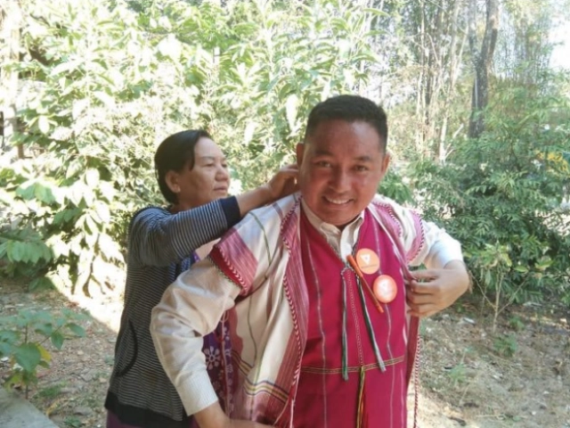 "มานพ" เข้ารายงานตัวรับตำแหน่งต่อสำนักงานเลขาธิการสภาฯ แทน "ธนาธร"