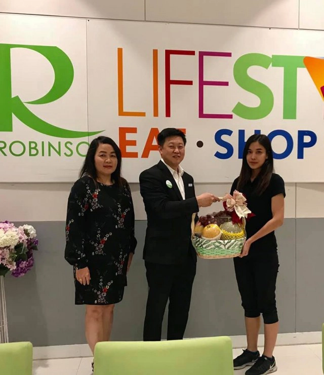 "ห้างดัง" ออกแถลงขอโทษ "สาว" ซื้อกระเป๋าไม่รับถุง!