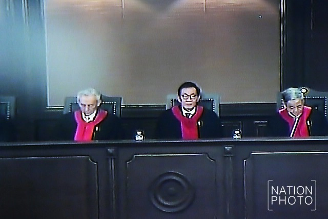 "ธนาธร" ไม่ยอมรับคำตัดสินพ้น ส.ส.