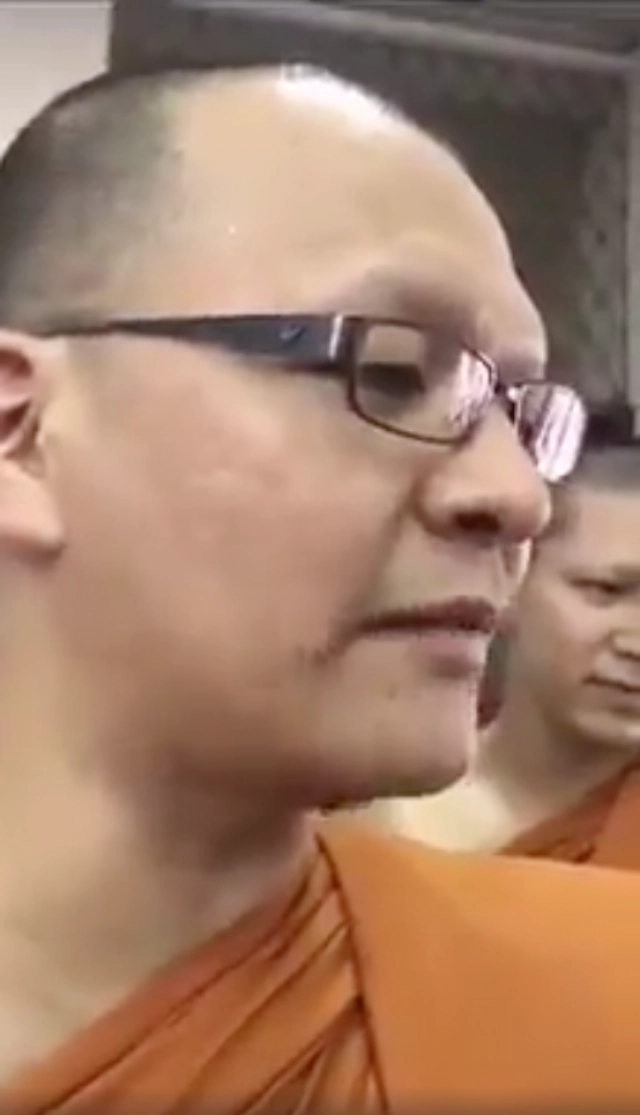 หลวงพี่เชิญยิ้ม ให้พรไป 1 ตับแบบสุดฮา