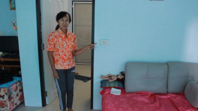 ครูเกษียณ ใส่บาตร แต่ถูกโจรย่องขโมยไอโฟนที่ลูกชายให้ใช้