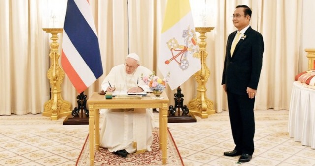 "สมเด็จพระสันตะปาปา" เสด็จทำเนียบฯ "ประทานสุนทรพจน์"