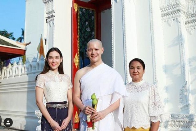 'แมท'โพสต์ภาพร่วมงานบวชเพื่อน ชาวเน็ตคอมเมนต์เเบบเจ็บๆ