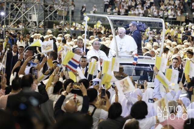 โป๊ปฟรานซิส เสด็จถึงสนามศุภชลาศัยแล้ว