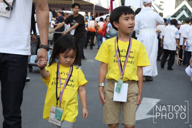 คริสต์ศาสนิกชน รอรับเสด็จ "โป๊ปฟรานซิส" แน่นศุภชลาศัย