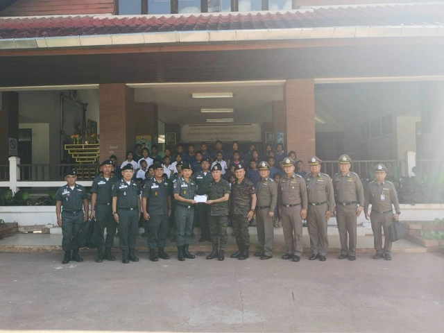 "บิ๊กแป๊ะ" มอบเงินซ่อม รร.ตชด.บ่อเกลือ ที่ประสบภัยแผ่นดินไหว