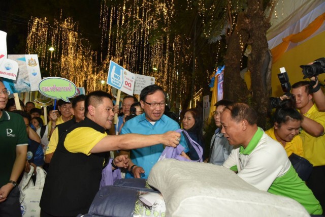 รมว.ทส. นำทัพ  ชวนผู้เที่ยวงาน กาชาด 62 พกถุงผ้าให้เคยชิน