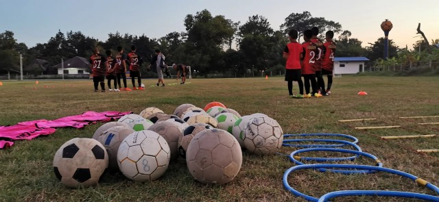 "พอเพียง อคาเดมี "...ภารกิจสานโอกาสสู่นักฟุตบอล