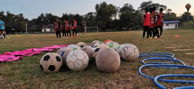 "พอเพียง อคาเดมี "...ภารกิจสานโอกาสสู่นักฟุตบอล