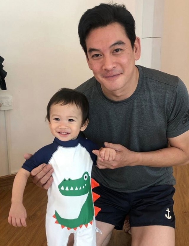 ชาคริต ผันตัวเป็นแฟมิลี่แมน สุดสมถะเลี้ยงลูกด้วยของที่แฟนคลับให้