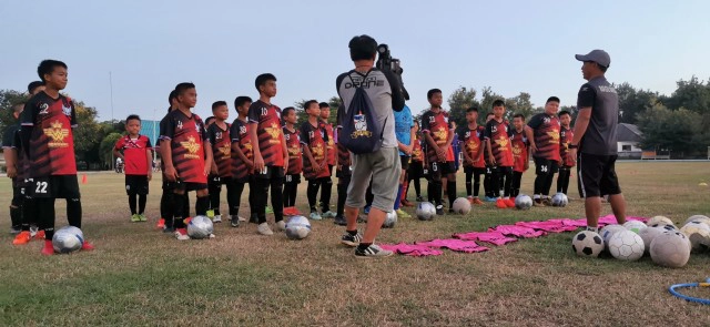 "พอเพียง อคาเดมี "...ภารกิจสานโอกาสสู่นักฟุตบอล