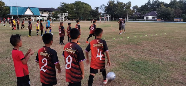 "พอเพียง อคาเดมี "...ภารกิจสานโอกาสสู่นักฟุตบอล