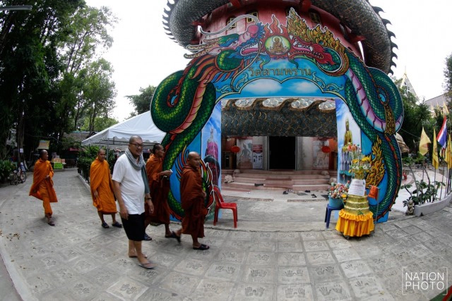 เอกลักษณ์ "วัดสามพราน" ที่มีมังกรตัวใหญ่โอบล้อมตึก