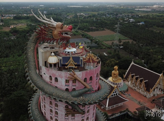 เอกลักษณ์ "วัดสามพราน" ที่มีมังกรตัวใหญ่โอบล้อมตึก