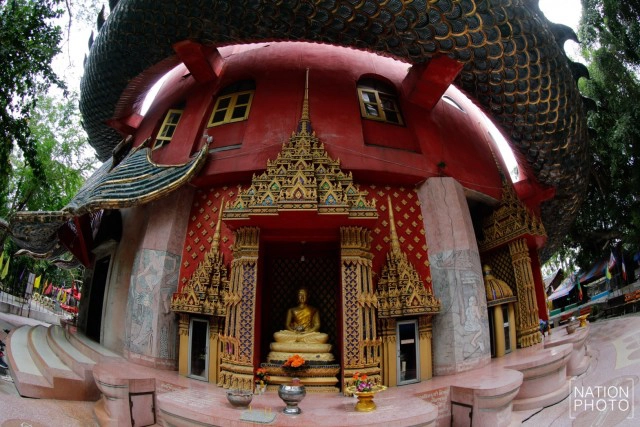 เอกลักษณ์ "วัดสามพราน" ที่มีมังกรตัวใหญ่โอบล้อมตึก