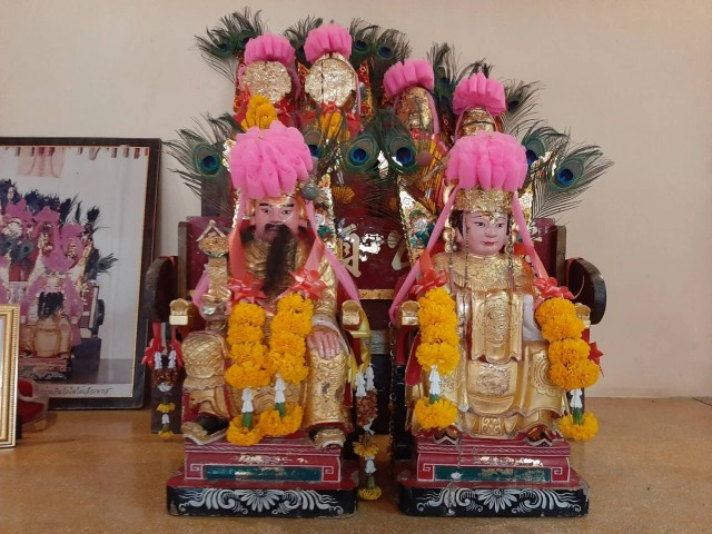 ขบวนแห่ "เจ้าพ่อศรีนครเตาเท้าเธอ"