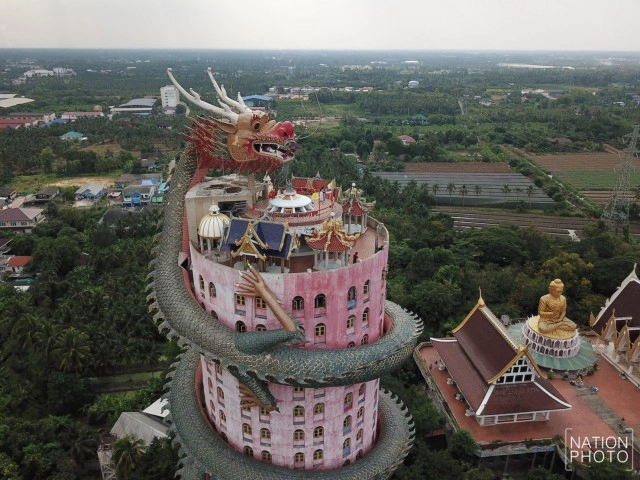 เอกลักษณ์ "วัดสามพราน" ที่มีมังกรตัวใหญ่โอบล้อมตึก