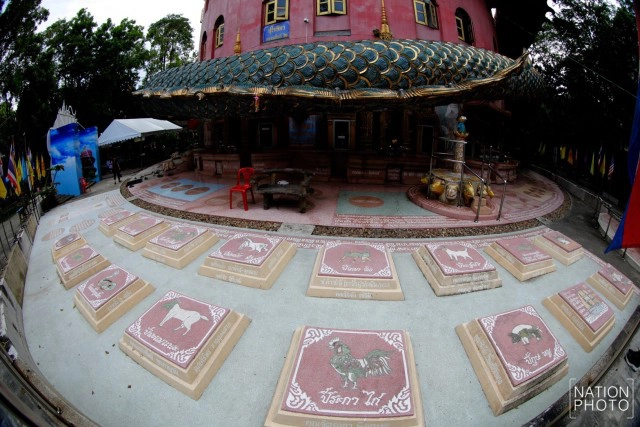 เอกลักษณ์ "วัดสามพราน" ที่มีมังกรตัวใหญ่โอบล้อมตึก