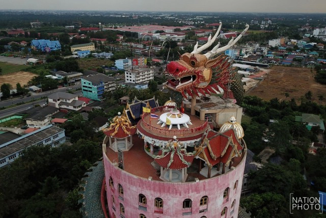 เอกลักษณ์ "วัดสามพราน" ที่มีมังกรตัวใหญ่โอบล้อมตึก