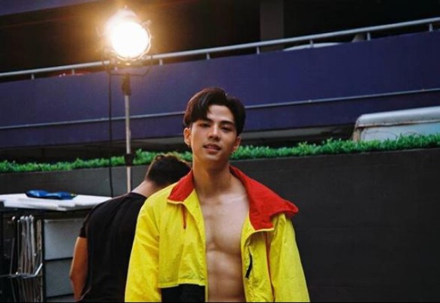 จำได้ไหมเด็กคนนี้! ที่โตมาหล่อๆหุ่นเเซ่บๆชื่อ "เเบงค์ ธิติ"