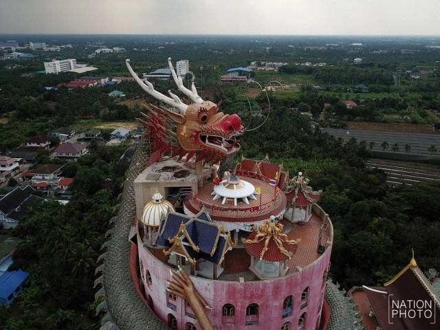 เอกลักษณ์ "วัดสามพราน" ที่มีมังกรตัวใหญ่โอบล้อมตึก