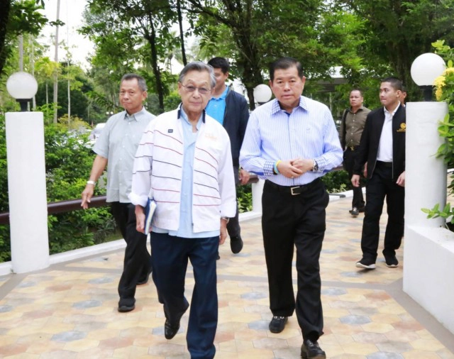 นิพนธ์ วอนสมาชิกพรรคทำงานหนักขึ้น เพื่อเรียกศรัทธากลับคืนมา