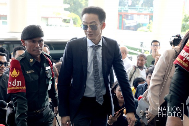"คุณหญิงอ้อ" พา "โอ๊ค" ฟังคำพิพากษา เจ้าตัวบอกตื่นเต้น