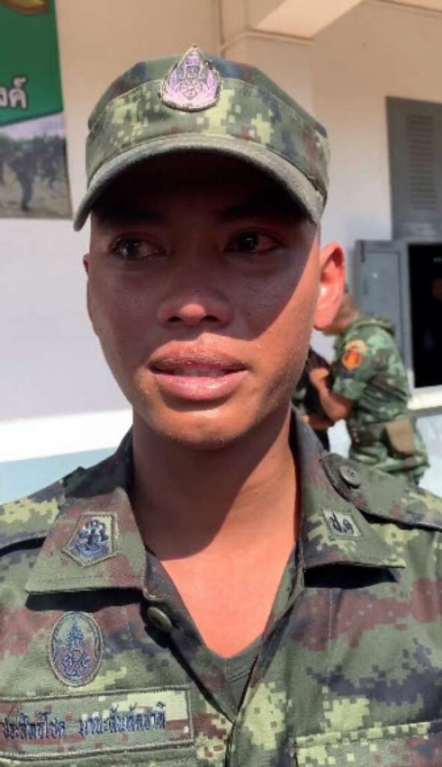 "พี มกจ๊ก" หลั่งน้ำตา ได้เจอหน้าแม่ หลังฝึกทหารหนัก